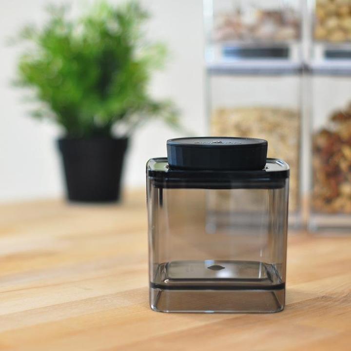 Everlock Turn &amp; Lock Airtight Food Storage Container 0.6L